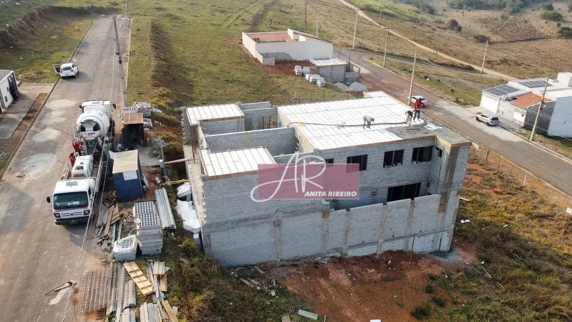 Foto 1 de Casa com 4 quartos à venda, 250m2 em Santo Expedito IV, Pouso Alegre - MG