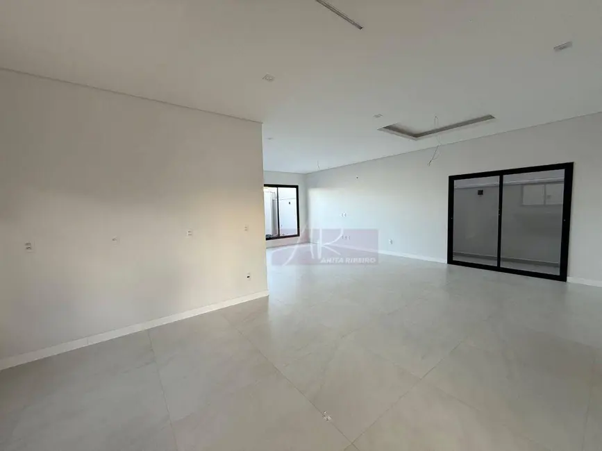 Foto 3 de Casa com 4 quartos à venda, 360m2 em Pouso Alegre - MG