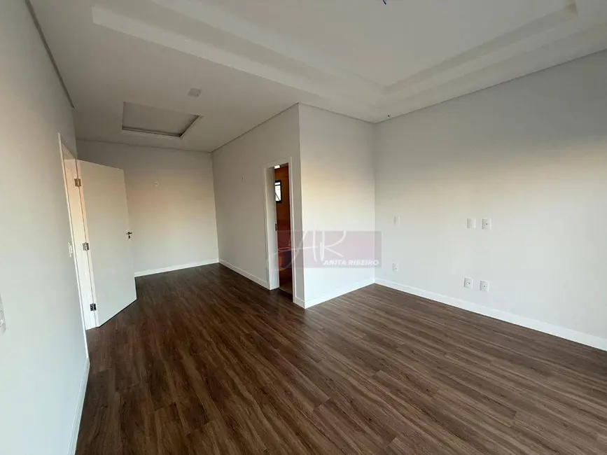 Foto 7 de Casa com 4 quartos à venda, 360m2 em Pouso Alegre - MG
