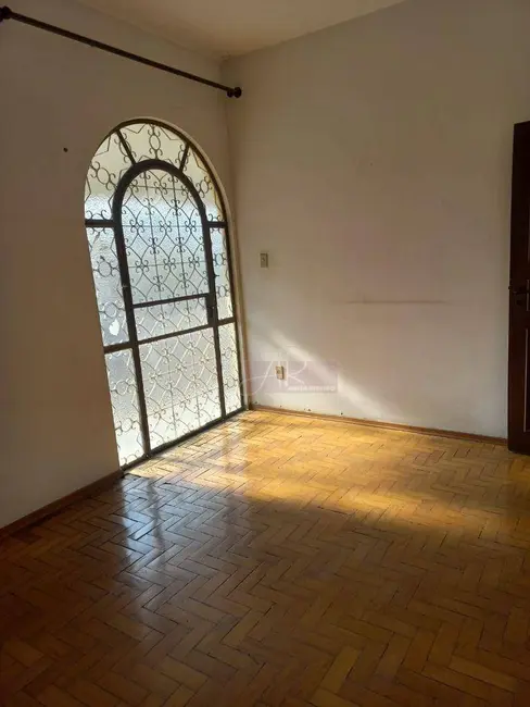 Casa com 5 quartos à venda, 270m2 em Centro, Pouso Alegre - MG - imagem 4 Foto 4 de Casa com 5 quartos à venda, 270m2 em Centro, Pouso Alegre - MG