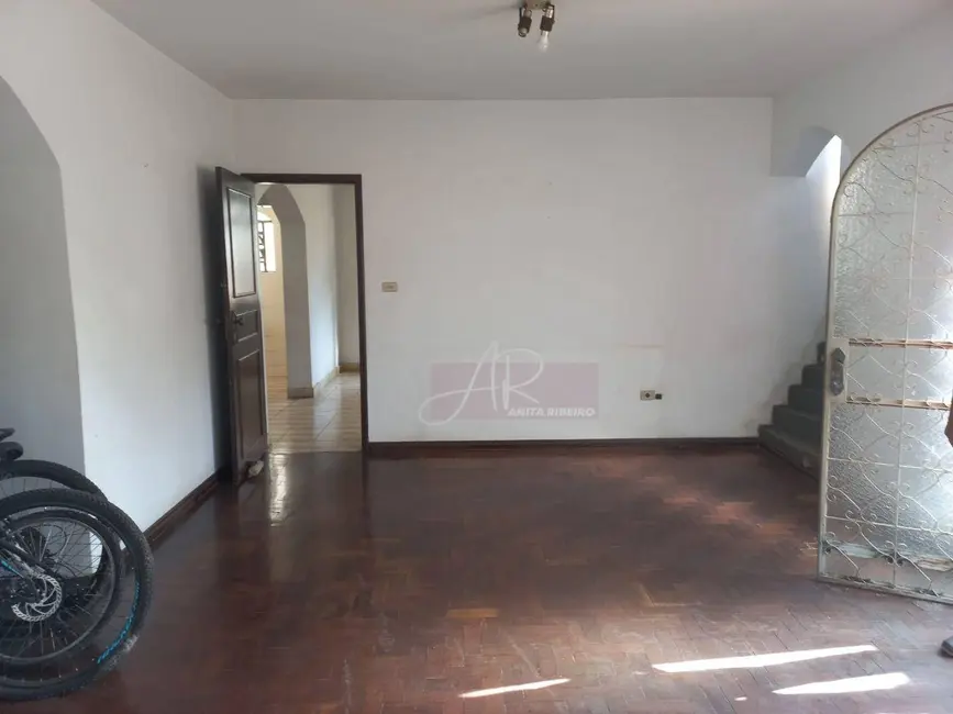 Casa com 5 quartos à venda, 270m2 em Centro, Pouso Alegre - MG - imagem 1 Foto 1 de Casa com 5 quartos à venda, 270m2 em Centro, Pouso Alegre - MG