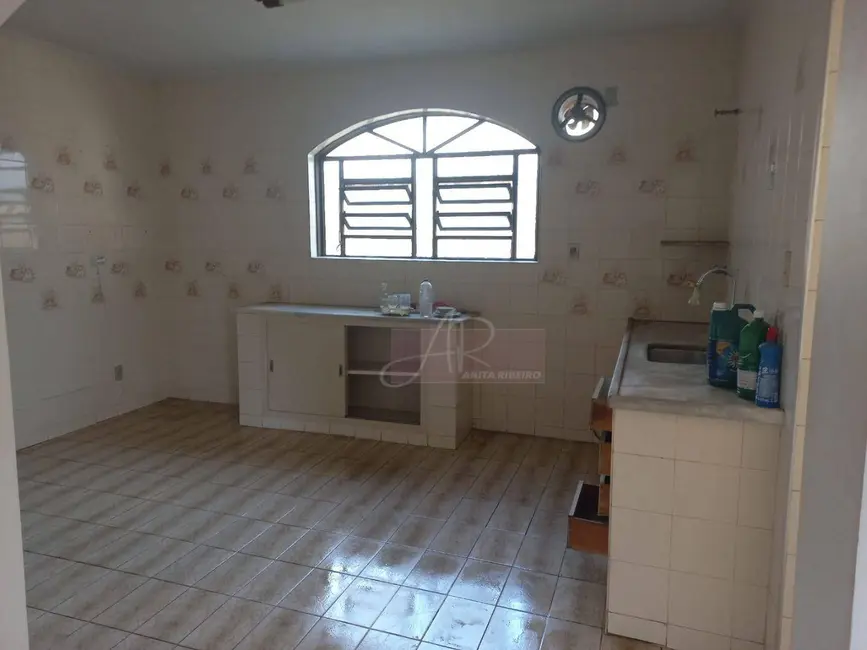 Casa com 5 quartos à venda, 270m2 em Centro, Pouso Alegre - MG - imagem 5 Foto 5 de Casa com 5 quartos à venda, 270m2 em Centro, Pouso Alegre - MG