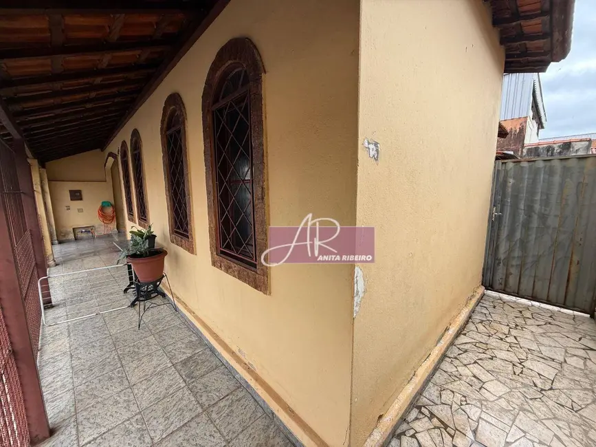 Casa com 2 quartos à venda, 125m2 em Pouso Alegre - MG - imagem 2 Foto 2 de Casa com 2 quartos à venda, 125m2 em Pouso Alegre - MG