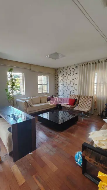Foto 1 de Casa com 5 quartos à venda, 500m2 em Pouso Alegre - MG