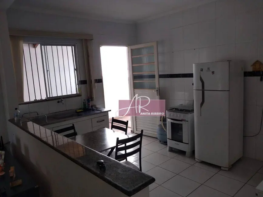 Foto 6 de Casa com 2 quartos à venda, 120m2 em Jardim Califórnia, Pouso Alegre - MG