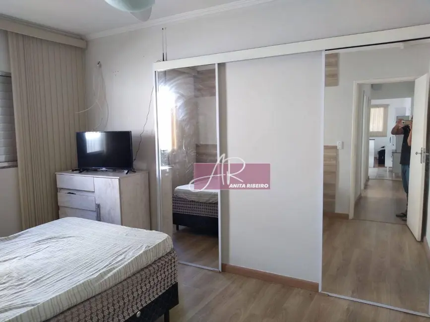 Foto 9 de Casa com 2 quartos à venda, 120m2 em Jardim Califórnia, Pouso Alegre - MG