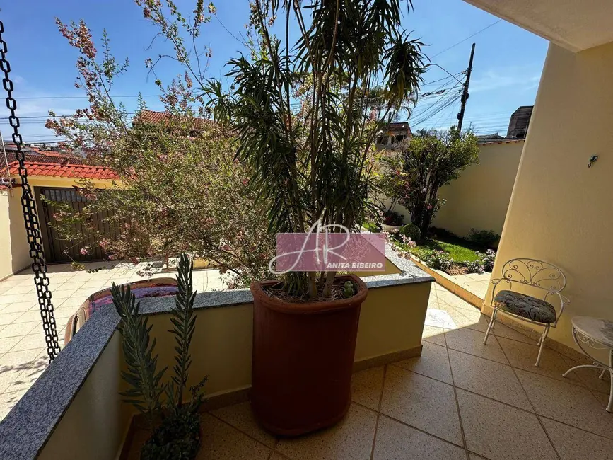 Casa com 5 quartos à venda, 330m2 em Pouso Alegre - MG - imagem 3 Foto 3 de Casa com 5 quartos à venda, 330m2 em Pouso Alegre - MG