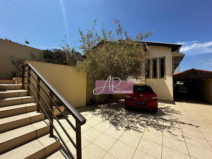 Casa com 5 quartos à venda, 330m2 em Pouso Alegre - MG - imagem 4 Foto 4 de Casa com 5 quartos à venda, 330m2 em Pouso Alegre - MG