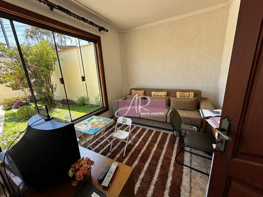 Casa com 5 quartos à venda, 330m2 em Pouso Alegre - MG - imagem 6 Foto 6 de Casa com 5 quartos à venda, 330m2 em Pouso Alegre - MG