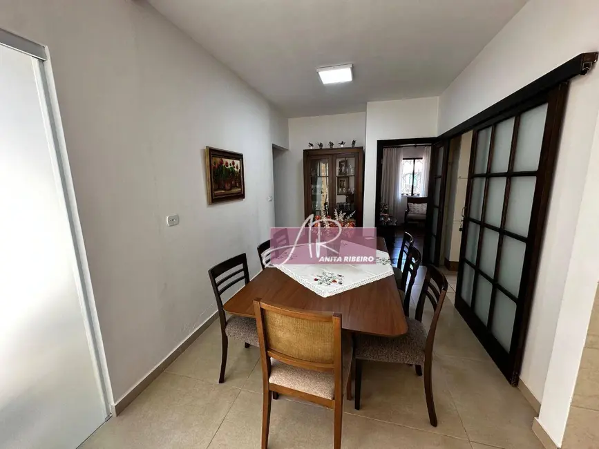 Casa com 5 quartos à venda, 330m2 em Pouso Alegre - MG - imagem 8 Foto 8 de Casa com 5 quartos à venda, 330m2 em Pouso Alegre - MG