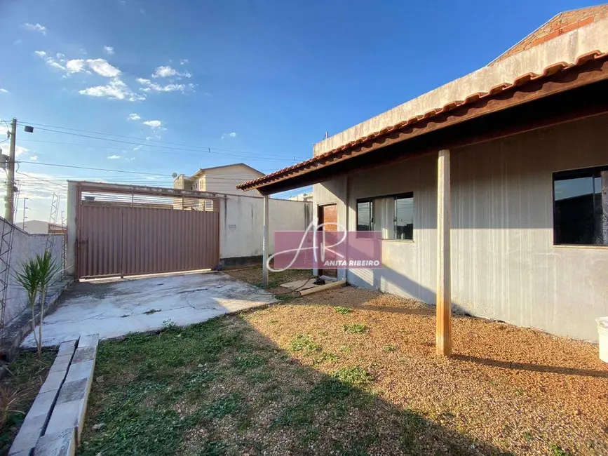 Foto 2 de Casa com 2 quartos à venda, 200m2 em Pouso Alegre - MG