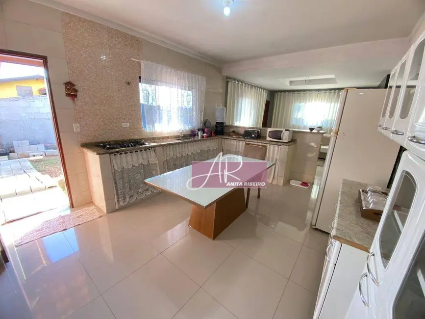 Casa com 2 quartos à venda, 200m2 em Pouso Alegre - MG - imagem 5 Foto 5 de Casa com 2 quartos à venda, 200m2 em Pouso Alegre - MG