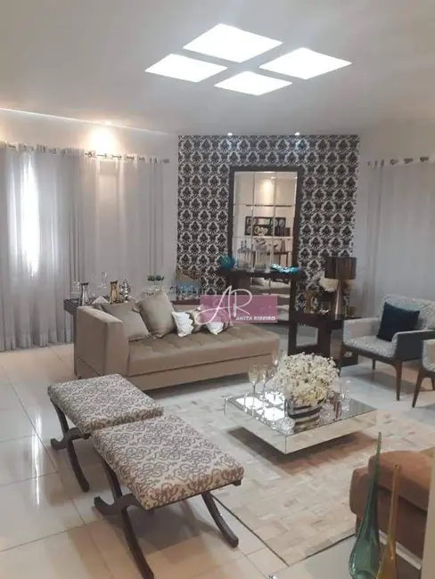 Apartamento com 3 quartos à venda, 200m2 em Centro, Pouso Alegre - MG - imagem 4 Foto 4 de Apartamento com 3 quartos à venda, 200m2 em Centro, Pouso Alegre - MG