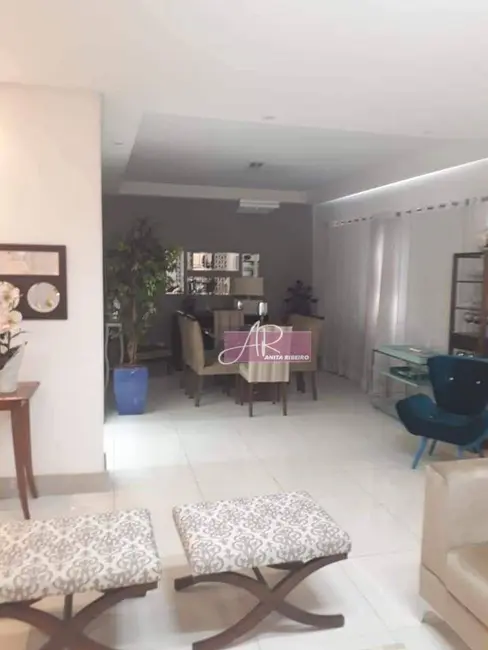 Apartamento com 3 quartos à venda, 200m2 em Centro, Pouso Alegre - MG - imagem 3 Foto 3 de Apartamento com 3 quartos à venda, 200m2 em Centro, Pouso Alegre - MG