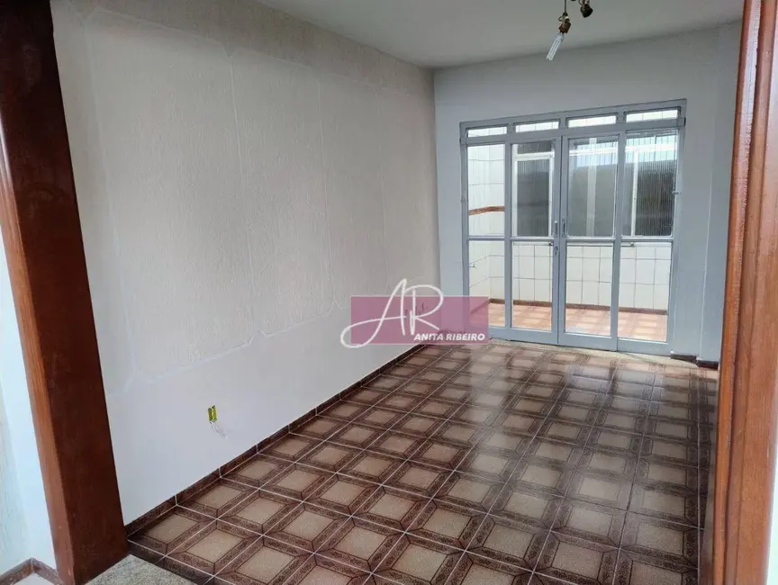 Foto 2 de Casa com 3 quartos à venda, 150m2 em São João, Pouso Alegre - MG