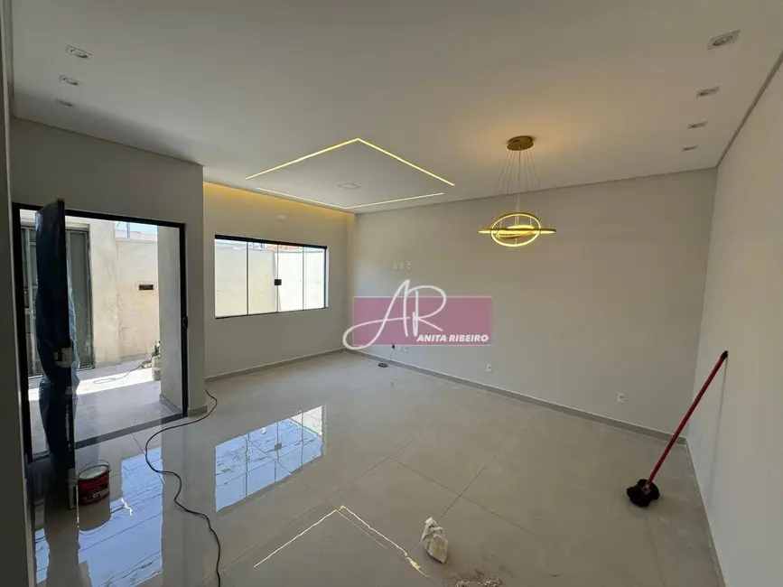 Foto 1 de Casa com 3 quartos à venda, 200m2 em Parque Real, Pouso Alegre - MG