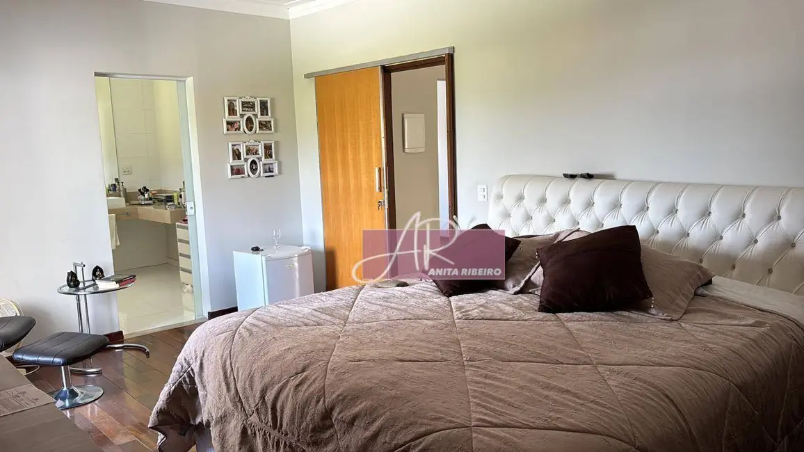 Foto 6 de Casa com 5 quartos à venda, 340m2 em Pouso Alegre - MG