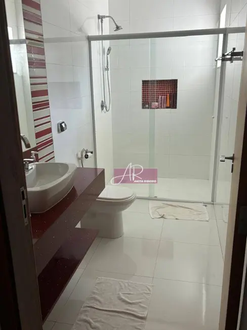 Foto 9 de Casa com 5 quartos à venda, 340m2 em Pouso Alegre - MG