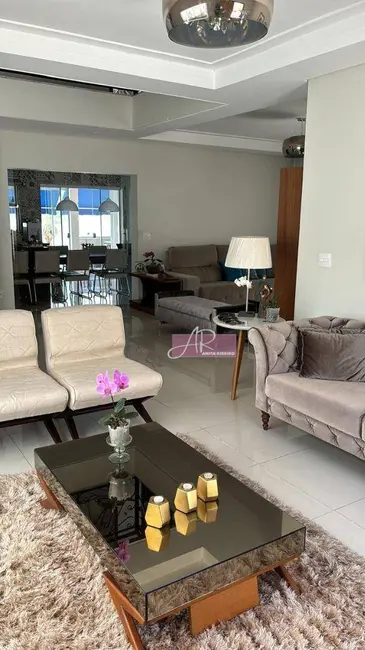 Foto 1 de Casa com 5 quartos à venda, 340m2 em Pouso Alegre - MG