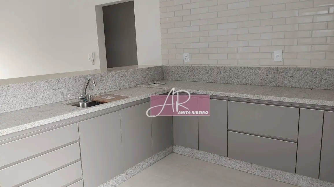 Foto 4 de Casa com 3 quartos à venda, 330m2 em Pouso Alegre - MG