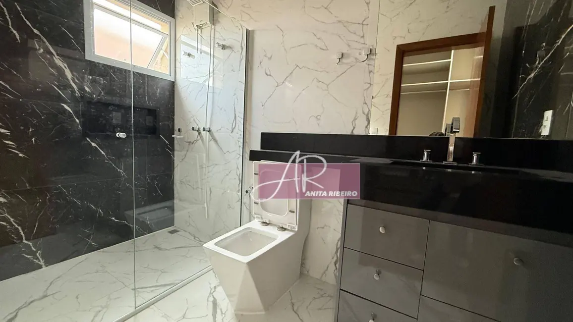 Foto 9 de Casa com 4 quartos à venda, 330m2 em Pouso Alegre - MG