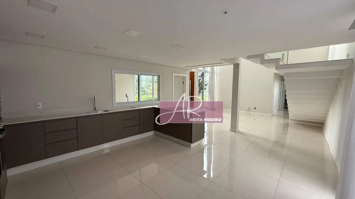 Casa com 4 quartos à venda, 359m2 em Pouso Alegre - MG - imagem 8 Foto 8 de Casa com 4 quartos à venda, 359m2 em Pouso Alegre - MG
