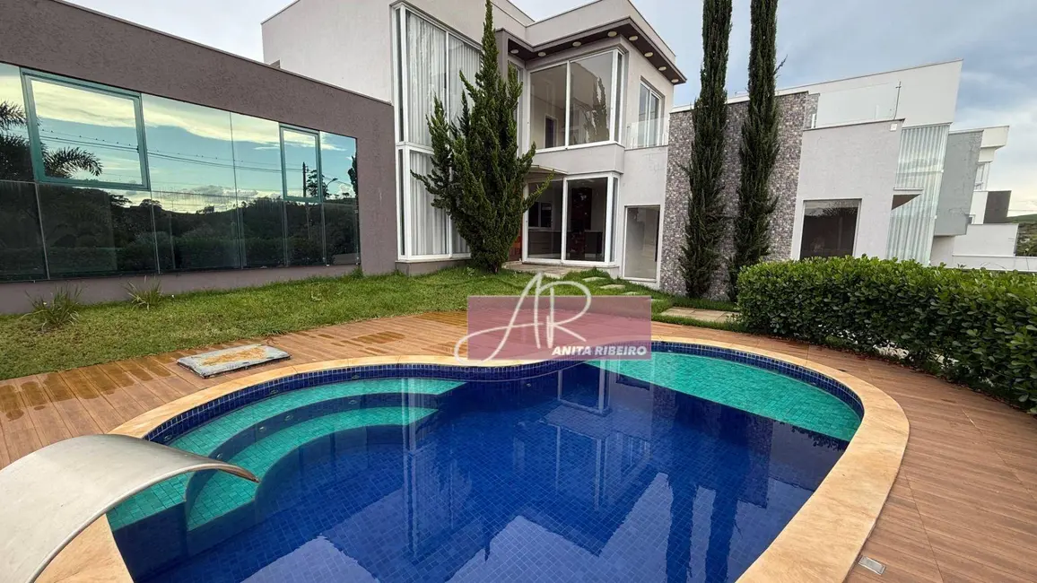 Casa com 4 quartos à venda, 359m2 em Pouso Alegre - MG - imagem 1 Foto 1 de Casa com 4 quartos à venda, 359m2 em Pouso Alegre - MG