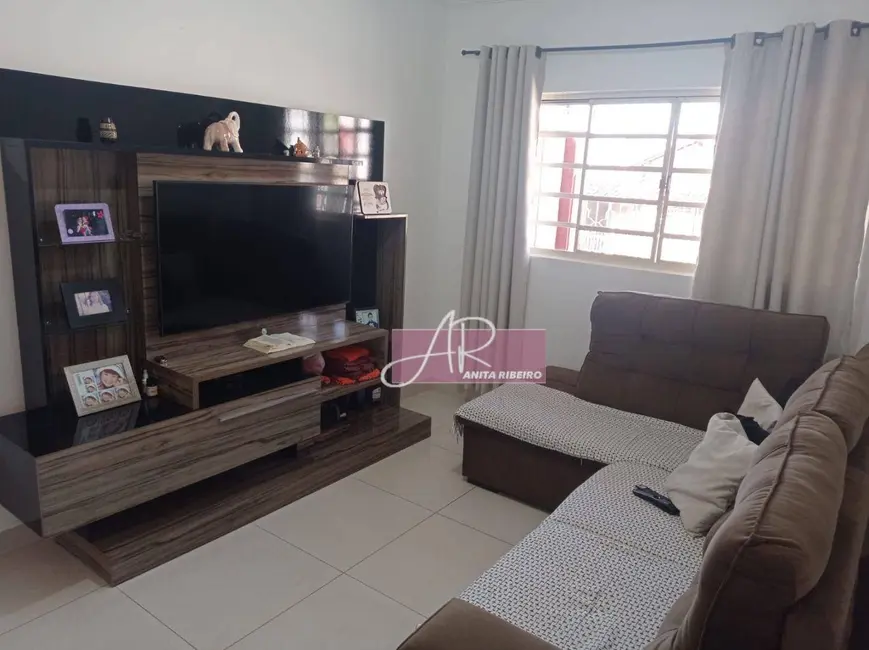 Foto 2 de Casa com 3 quartos à venda, 150m2 em Pouso Alegre - MG
