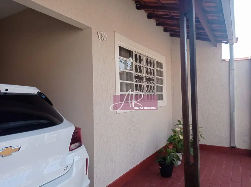 Foto 1 de Casa com 3 quartos à venda, 150m2 em Pouso Alegre - MG