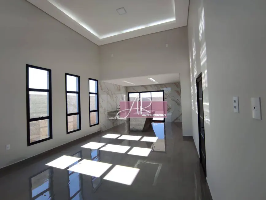 Foto 1 de Casa com 3 quartos à venda, 300m2 em Pouso Alegre - MG