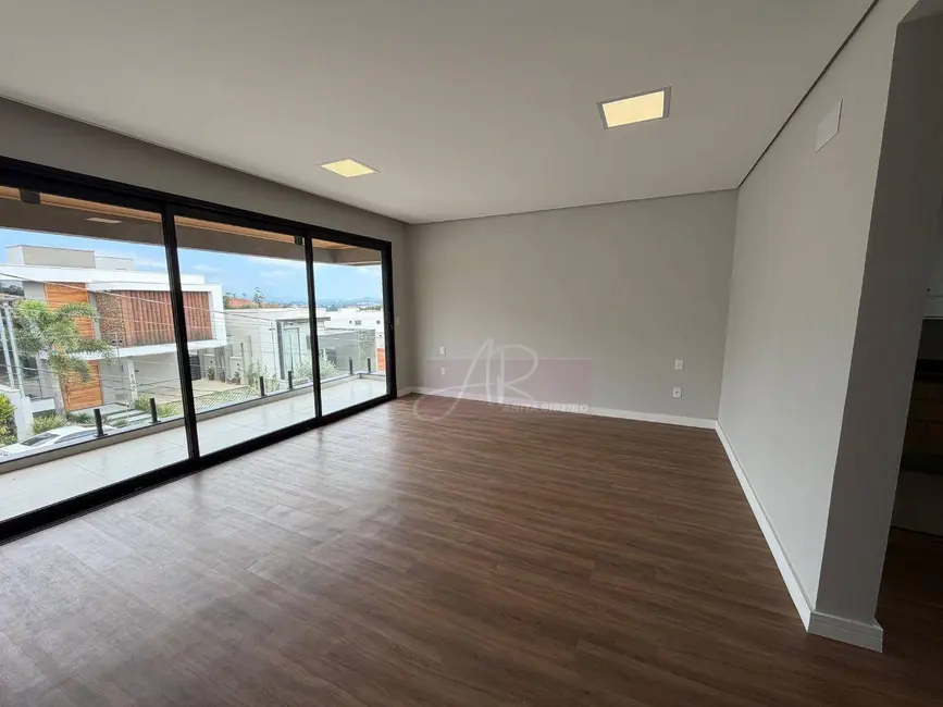 Casa de Condomínio com 4 quartos à venda, 300m2 em Belo Horizonte, Pouso Alegre - MG - imagem 8 Foto 8 de Casa de Condomínio com 4 quartos à venda, 300m2 em Belo Horizonte, Pouso Alegre - MG