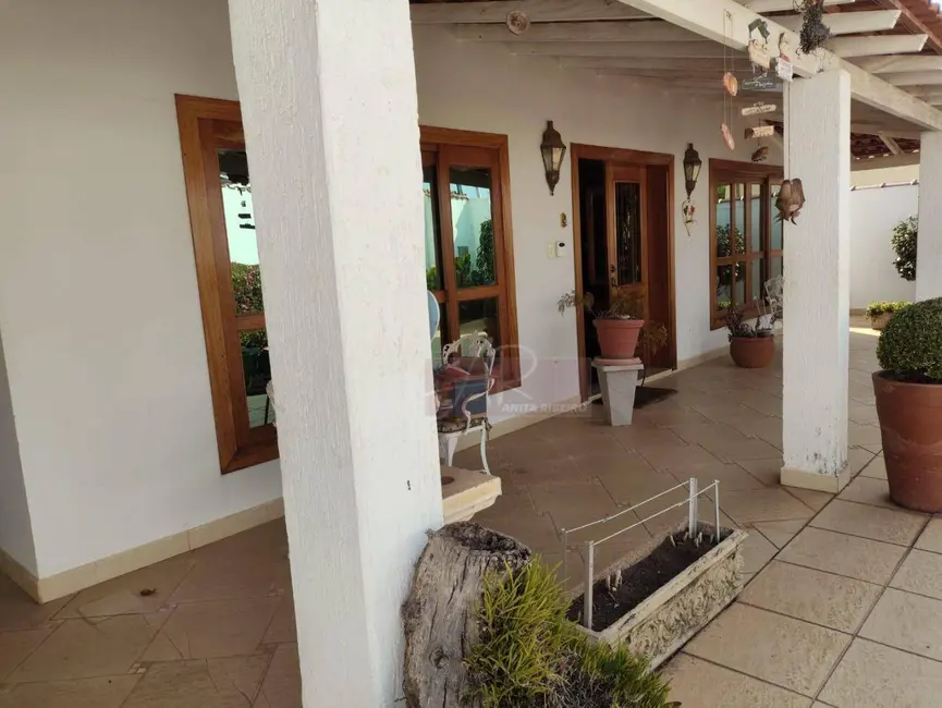 Foto 3 de Casa com 5 quartos à venda, 900m2 em Pouso Alegre - MG