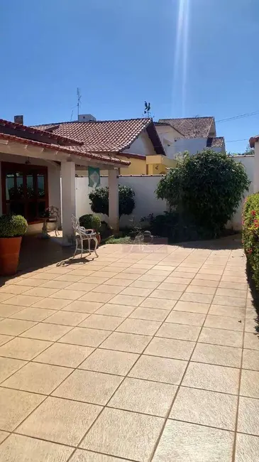 Foto 2 de Casa com 5 quartos à venda, 900m2 em Pouso Alegre - MG