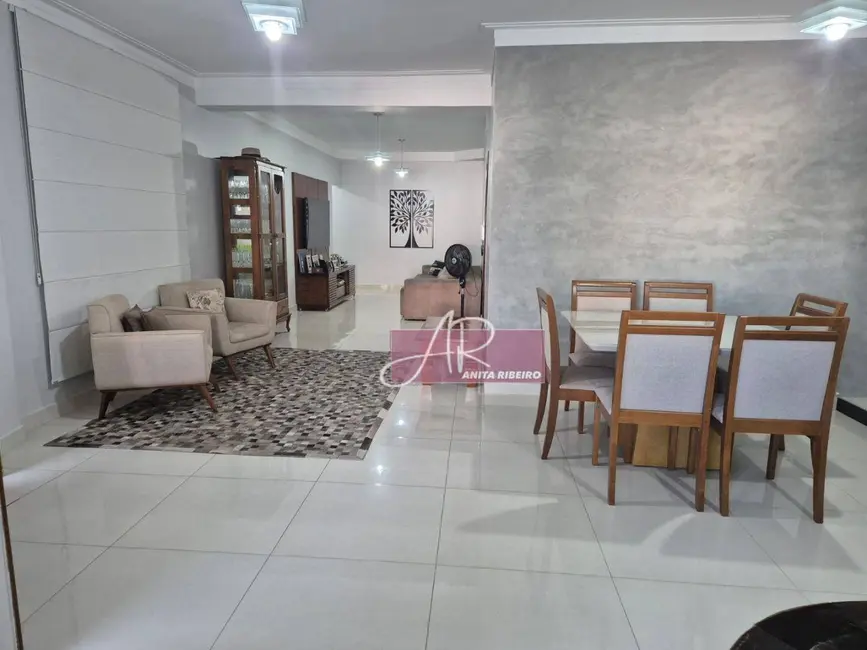 Foto 3 de Casa com 4 quartos à venda, 381m2 em São Carlos, Pouso Alegre - MG