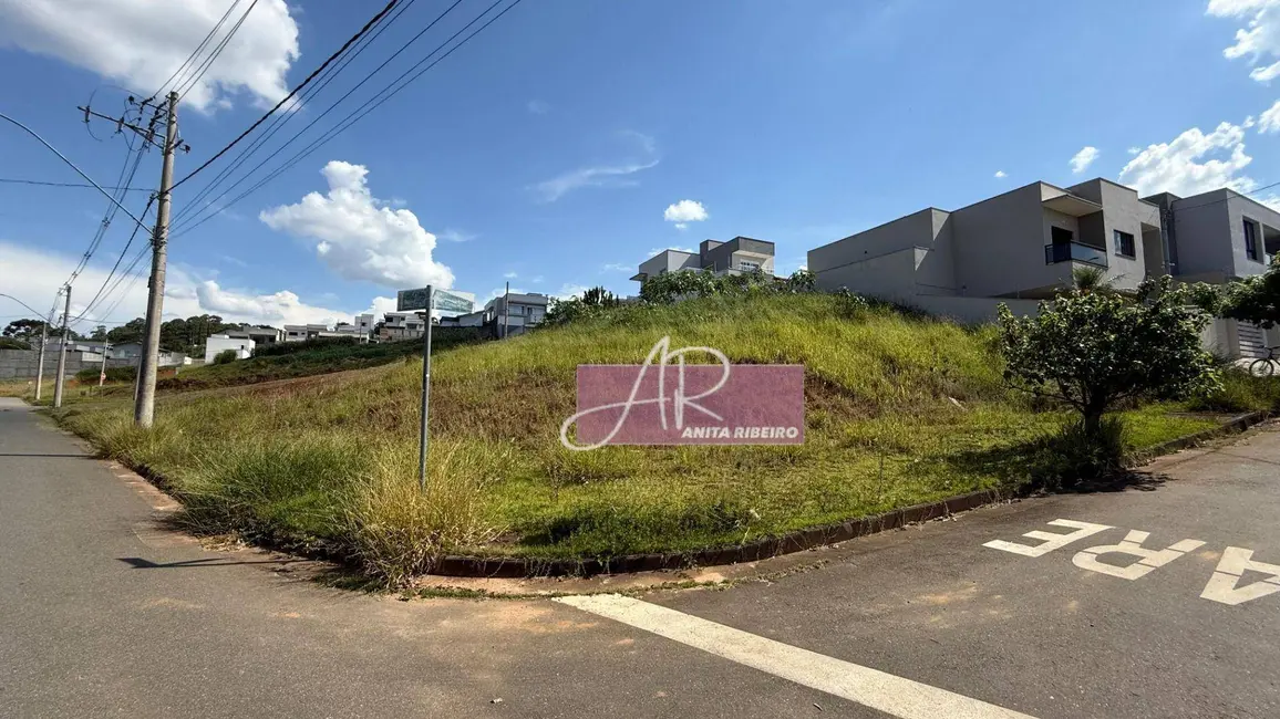 Foto 1 de Terreno / Lote à venda, 687m2 em Buritis, Pouso Alegre - MG