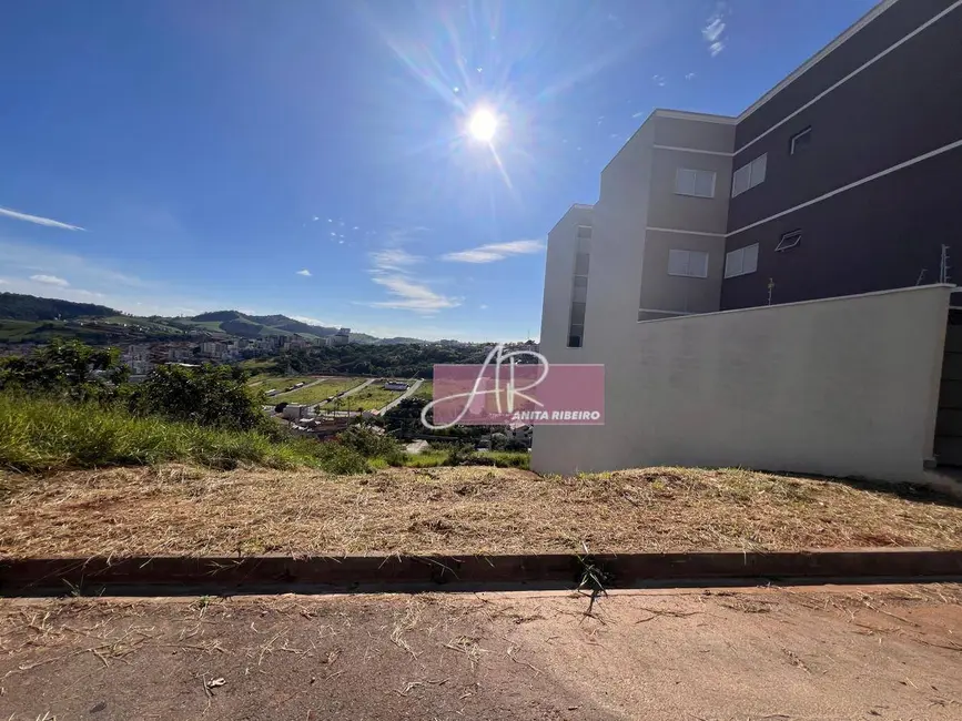 Foto 1 de Terreno / Lote à venda, 325m2 em Nhá Chica, Pouso Alegre - MG