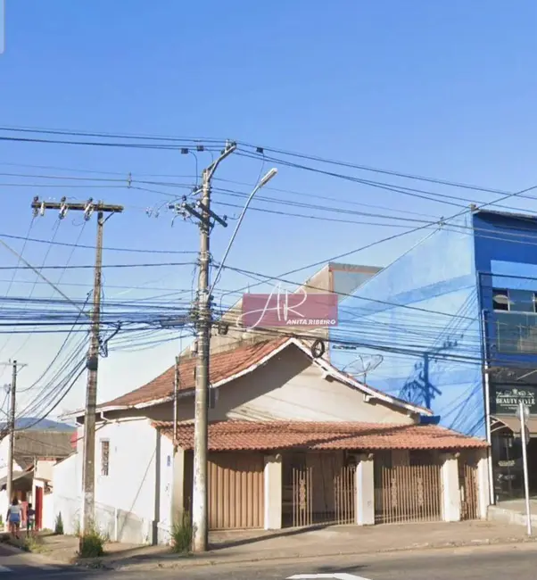 Foto 1 de Casa com 3 quartos à venda, 230m2 em Pouso Alegre - MG