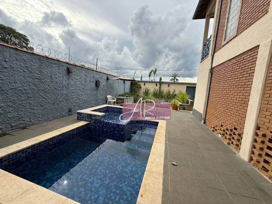 Casa com 6 quartos à venda, 450m2 em Fátima I, Pouso Alegre - MG - imagem 3 Foto 3 de Casa com 6 quartos à venda, 450m2 em Fátima I, Pouso Alegre - MG