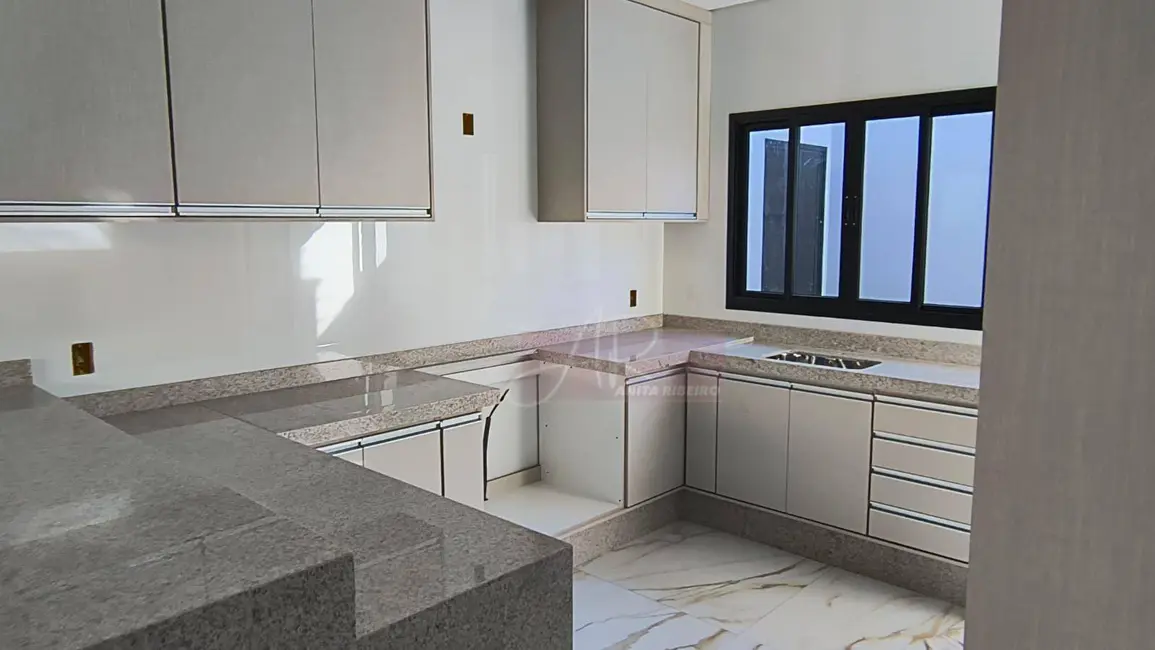 Casa com 3 quartos à venda, 300m2 em Pouso Alegre - MG - imagem 6 Foto 6 de Casa com 3 quartos à venda, 300m2 em Pouso Alegre - MG