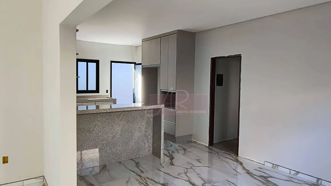 Casa com 3 quartos à venda, 300m2 em Pouso Alegre - MG - imagem 4 Foto 4 de Casa com 3 quartos à venda, 300m2 em Pouso Alegre - MG