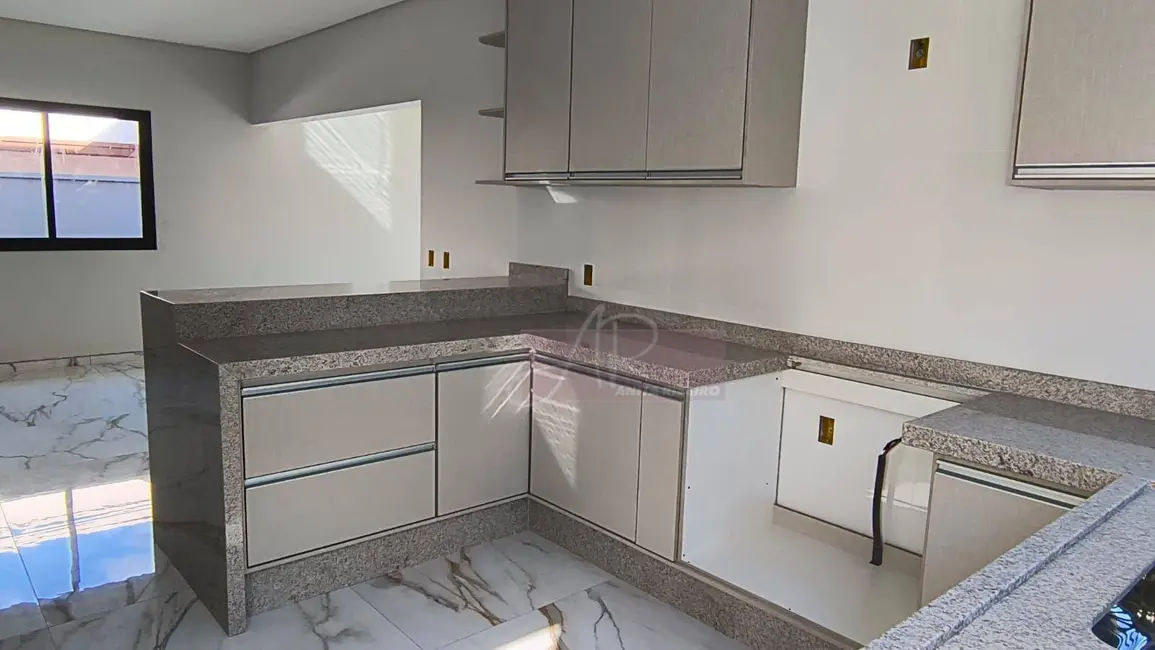 Casa com 3 quartos à venda, 300m2 em Pouso Alegre - MG - imagem 7 Foto 7 de Casa com 3 quartos à venda, 300m2 em Pouso Alegre - MG