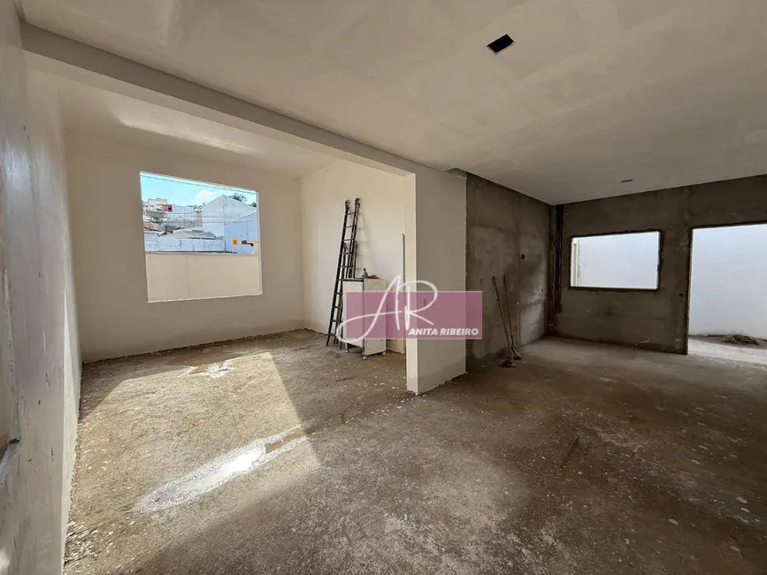 Foto 1 de Casa com 3 quartos à venda, 300m2 em Pouso Alegre - MG