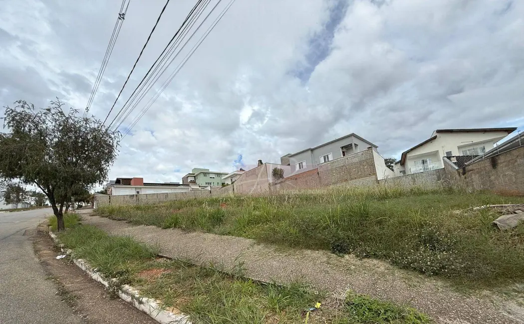 Foto 3 de Terreno / Lote à venda, 697m2 em Pouso Alegre - MG