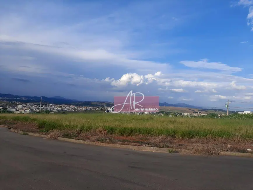 Foto 1 de Terreno / Lote à venda, 300m2 em Pouso Alegre - MG
