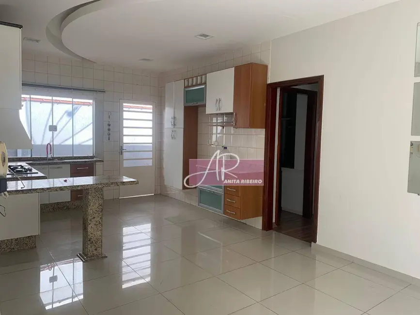 Casa com 3 quartos à venda, 300m2 em Colinas de Santa Bárbara, Pouso Alegre - MG - imagem 8 Foto 8 de Casa com 3 quartos à venda, 300m2 em Colinas de Santa Bárbara, Pouso Alegre - MG