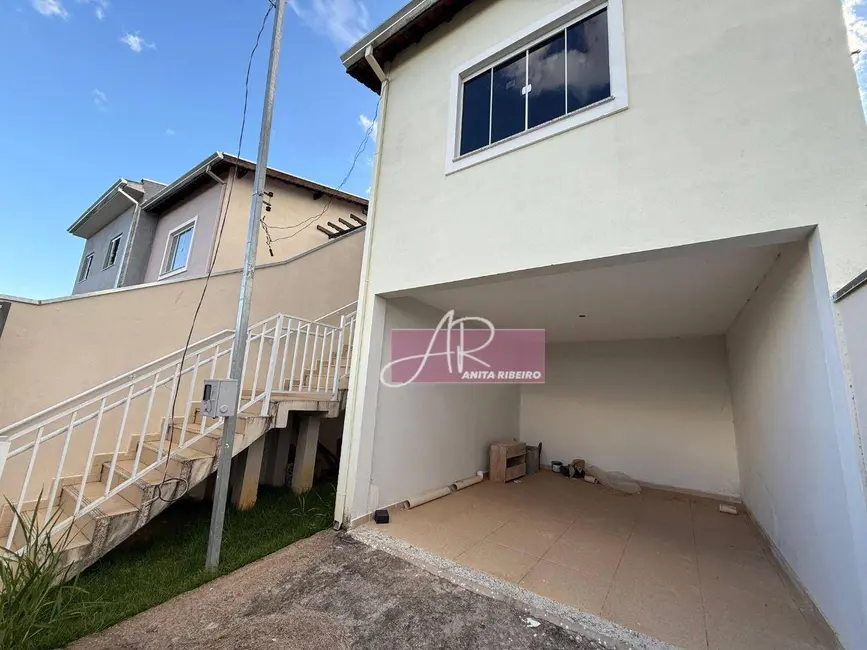 Foto 2 de Casa com 3 quartos à venda, 125m2 em Santo Expedito, Pouso Alegre - MG
