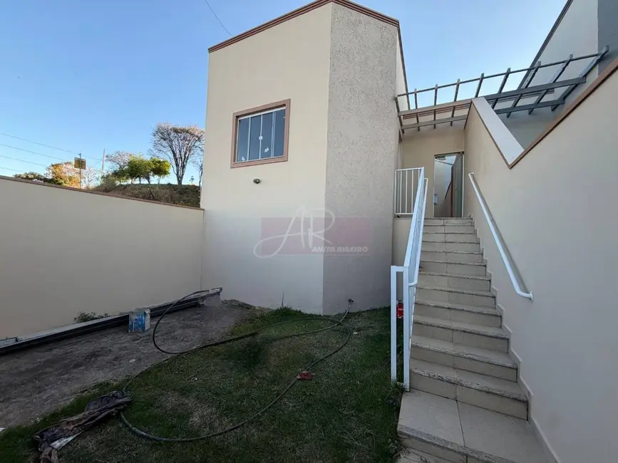 Foto 1 de Casa com 2 quartos à venda, 125m2 em Santo Expedito, Pouso Alegre - MG
