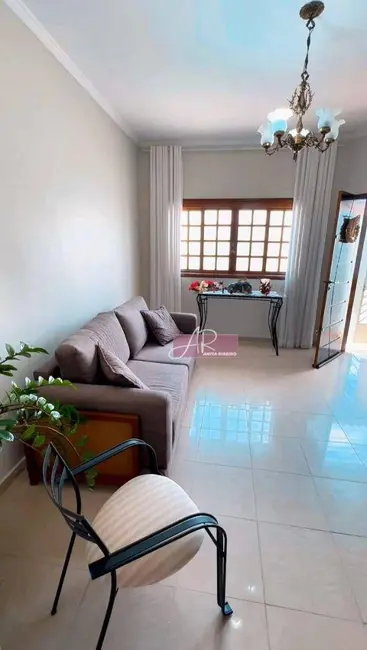 Foto 2 de Casa com 5 quartos à venda, 286m2 em Pouso Alegre - MG