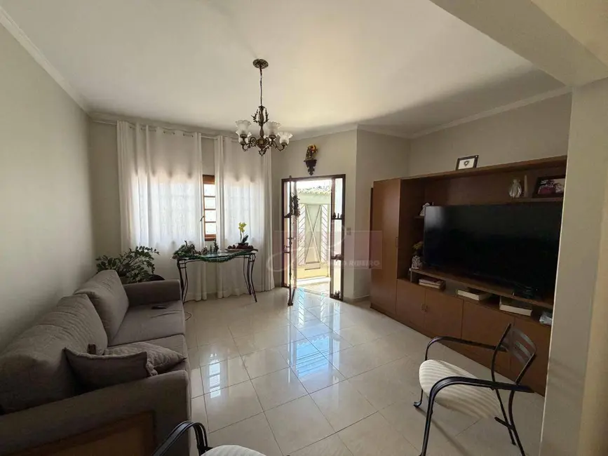 Foto 2 de Casa com 5 quartos à venda, 286m2 em Pouso Alegre - MG