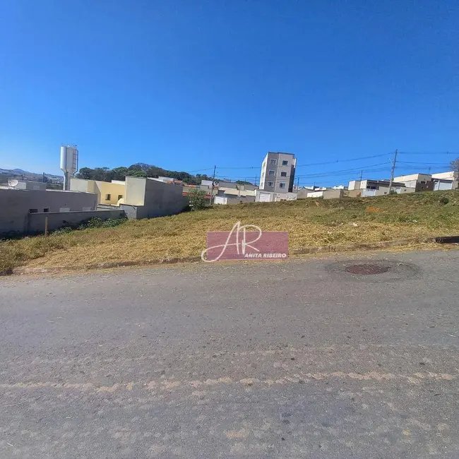 Foto 1 de Terreno / Lote à venda, 250m2 em Santo Expedito II, Pouso Alegre - MG